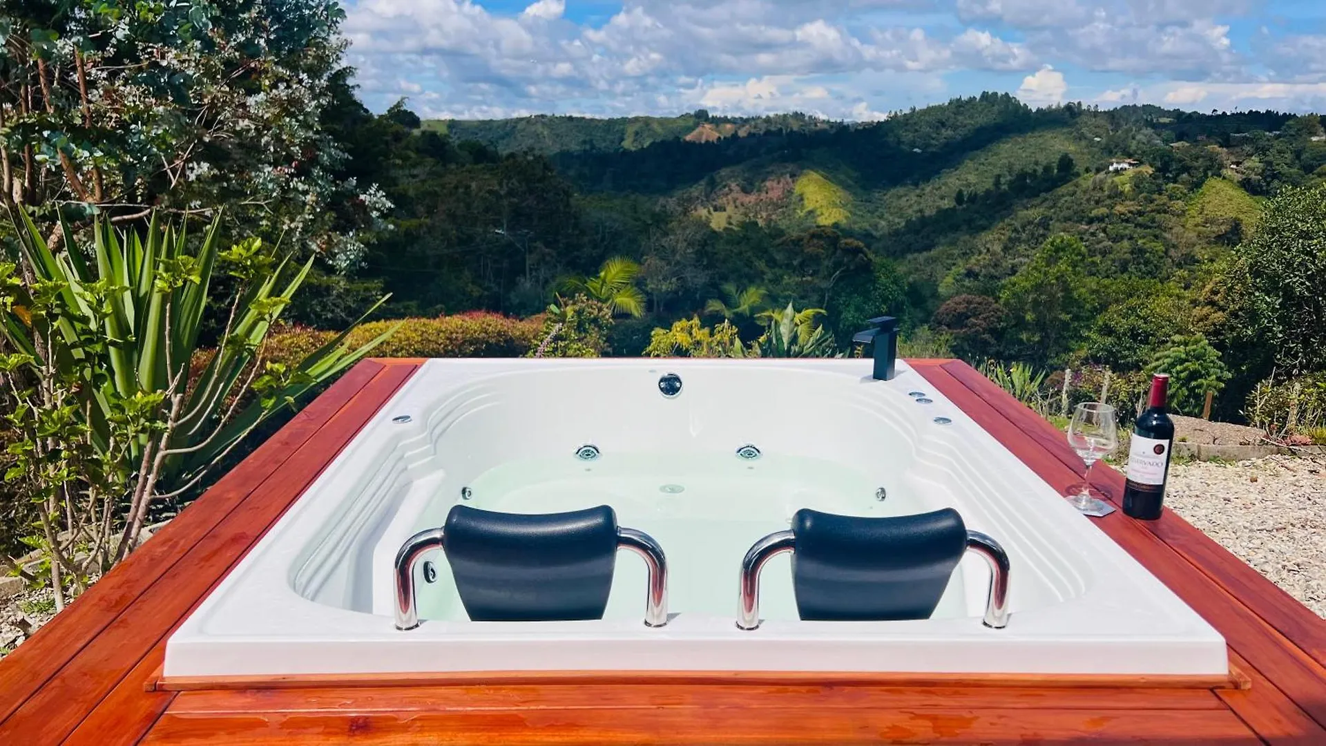 Casa Nyra With Jacuzzi Near Jmc - Santa Elena Villa Santa Elena  Colombia